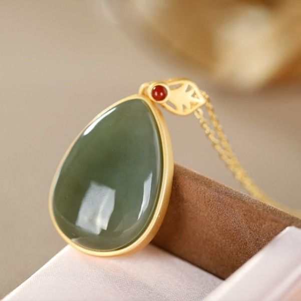 Stunning Gold Necklace for Daily Wear