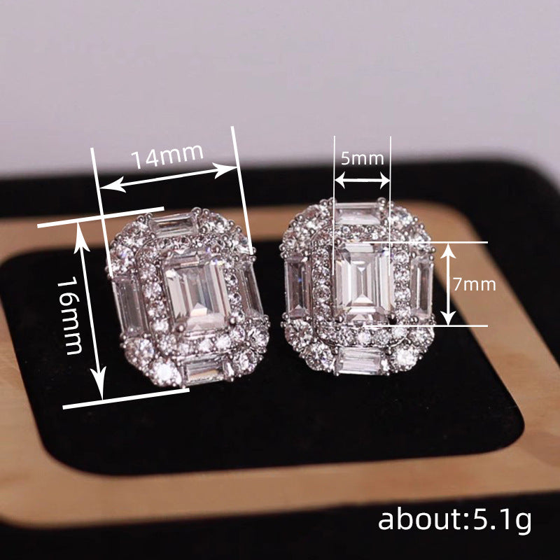 Charming Earring for Any Occasion