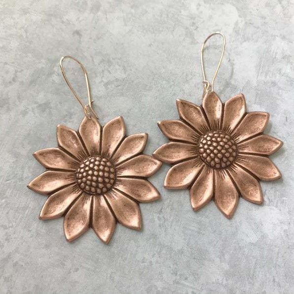 Charming Gold Earring for Any Occasion