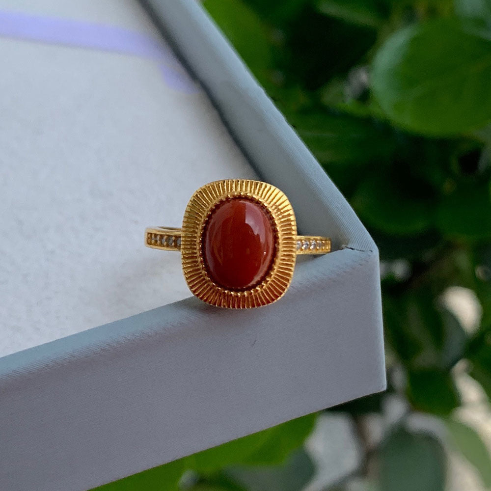 Classic Gold Ring with Timeless Appeal