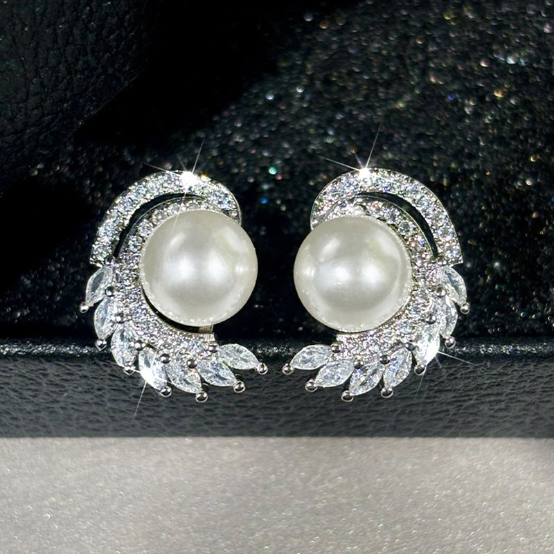 Romantic Pearl Earring for Special Moments