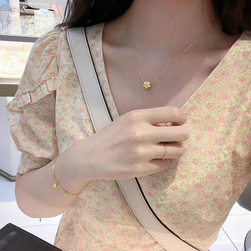 Stunning Gold Necklace for Daily Wear
