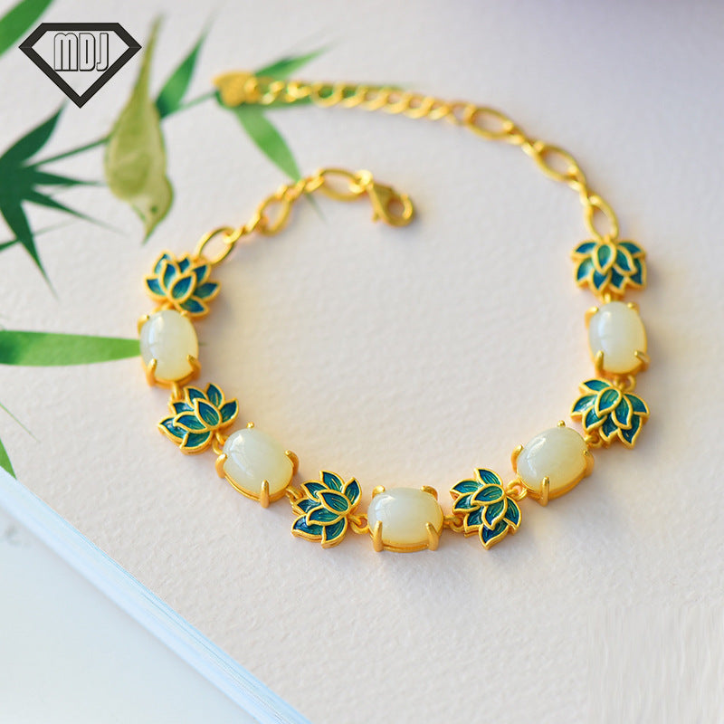 Classic Gold Bracelet with Timeless Appeal