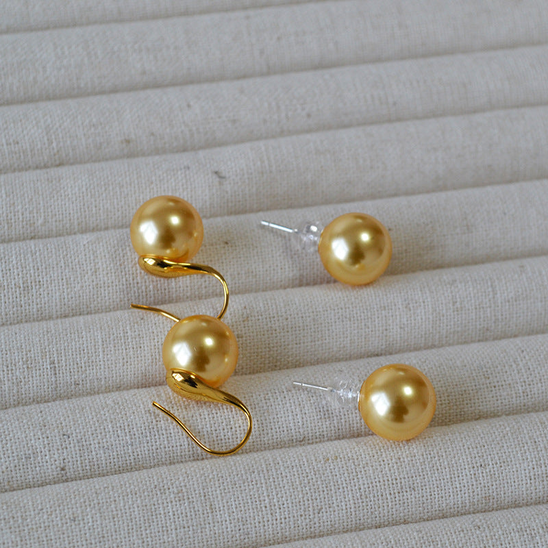 Beautiful Gold Earring with Unique Style