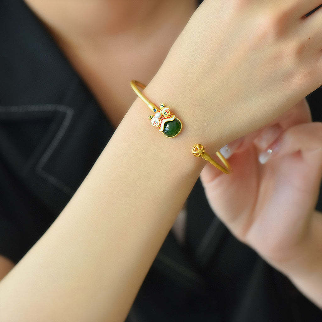 Charming Silver Bracelet for Any Occasion