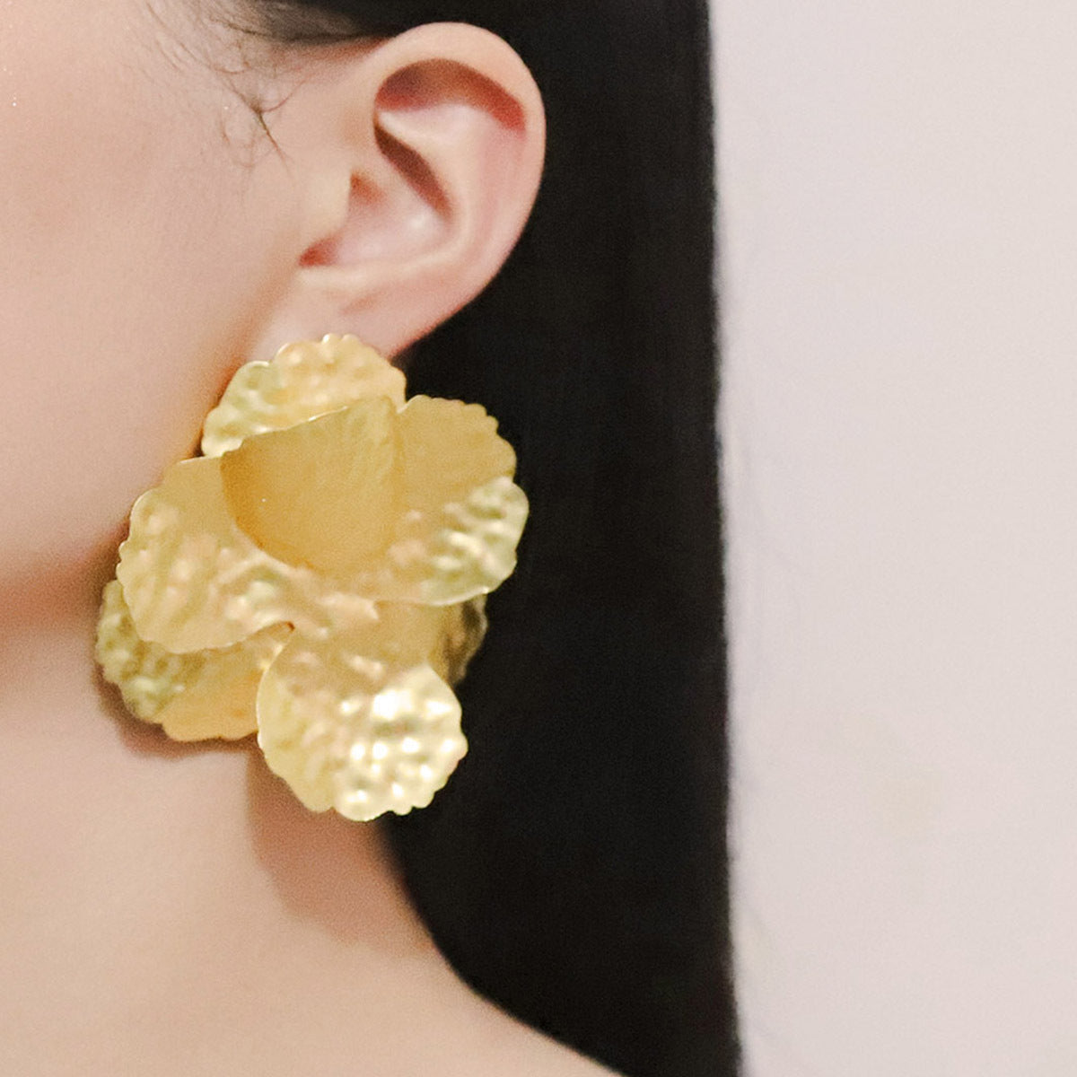 Charming Earring for Any Occasion