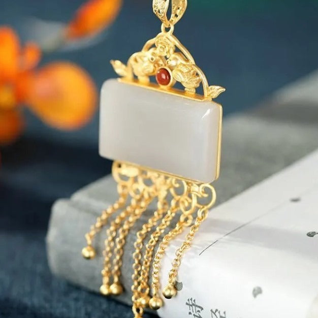 Beautiful Silver Necklace with Unique Style