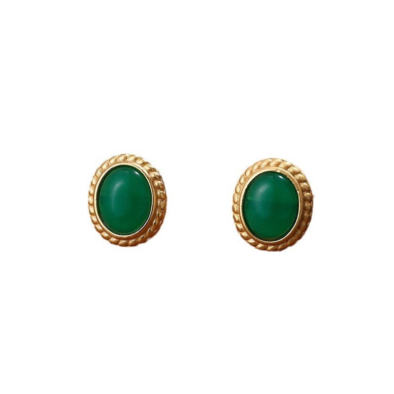 Charming Gold Earring for Any Occasion