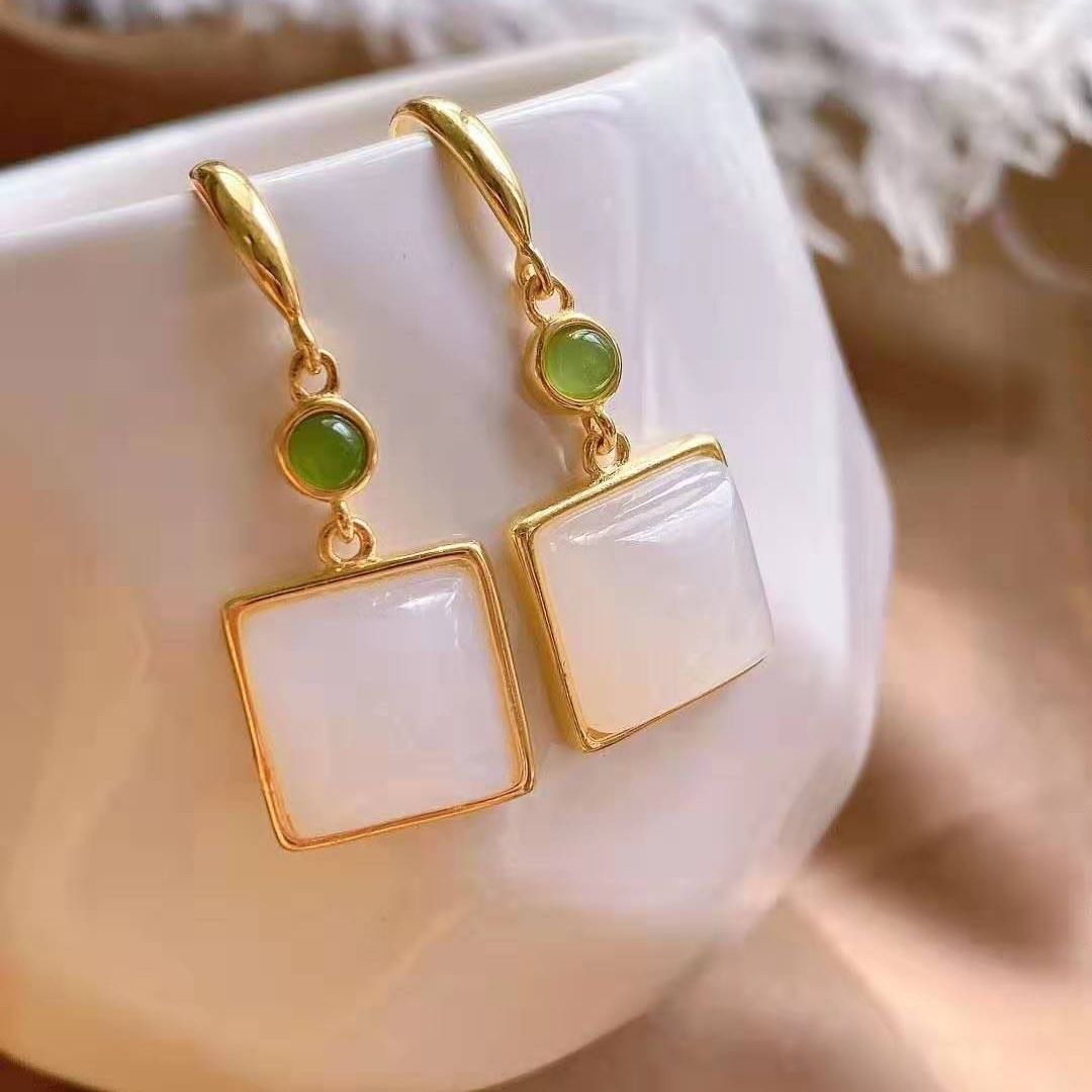 Elegant Gold Earring for Every Occasion