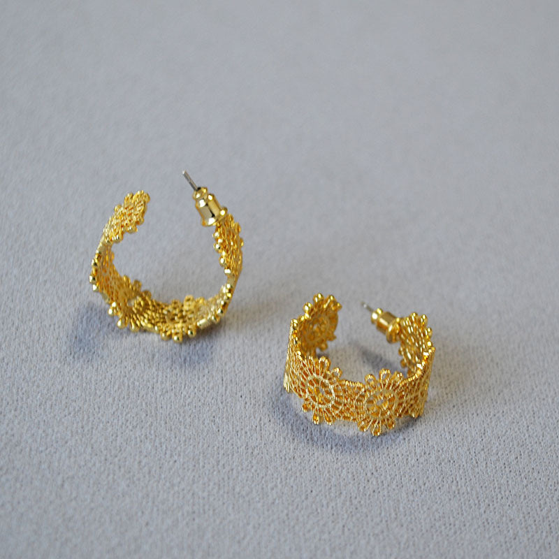 Stunning Gold Earring for Daily Wear
