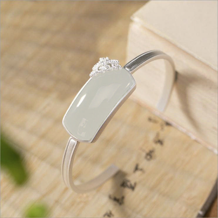 Romantic Gold Bracelet for Special Moments