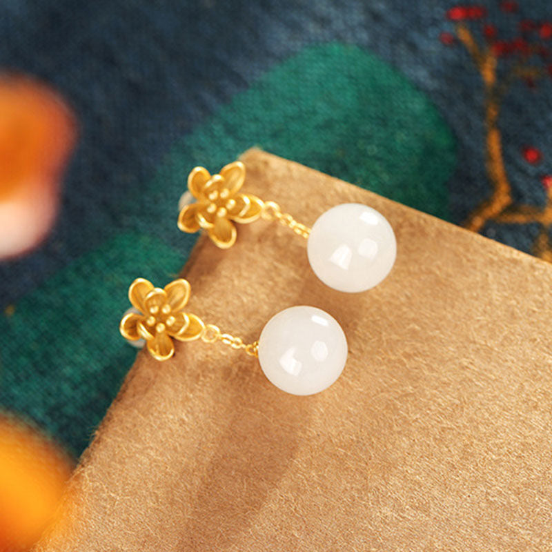 Classic Gold Earring with Timeless Appeal