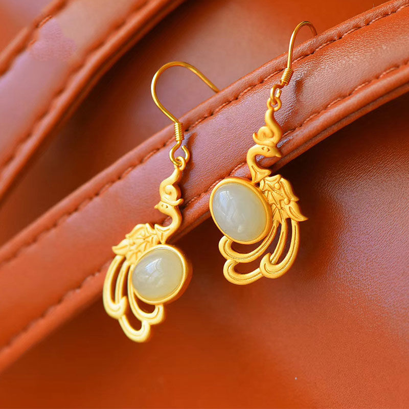 Classic Gold Earring with Timeless Appeal