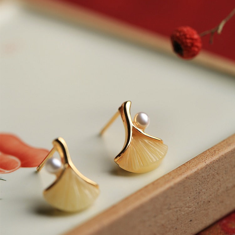 Classic Gold Earring with Timeless Appeal