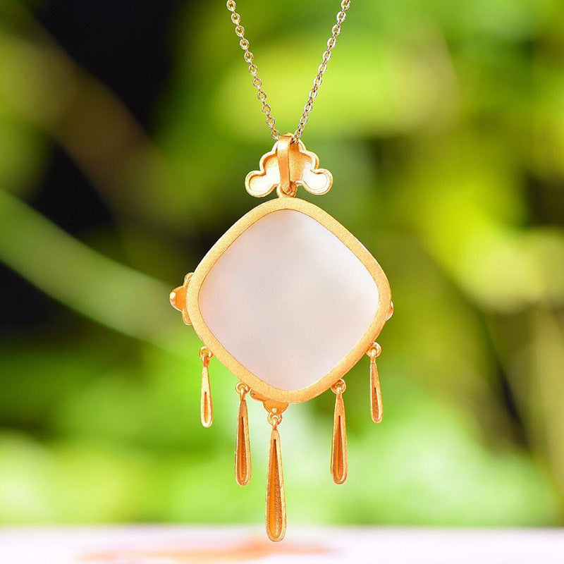 Charming Gold Pendant for Any Occasion