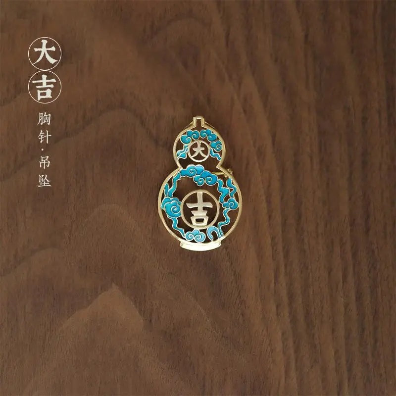 Charming Piece for Any Occasion