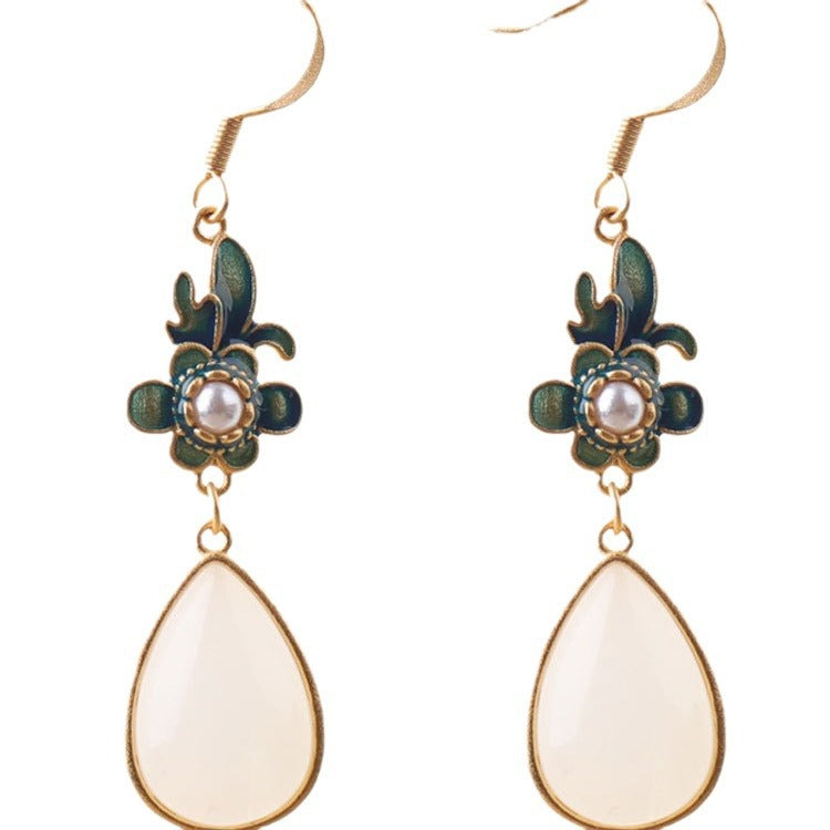 Charming Gold Earring for Any Occasion