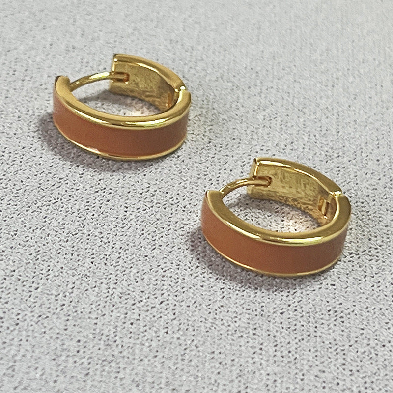 Classic Gold Earring with Timeless Appeal