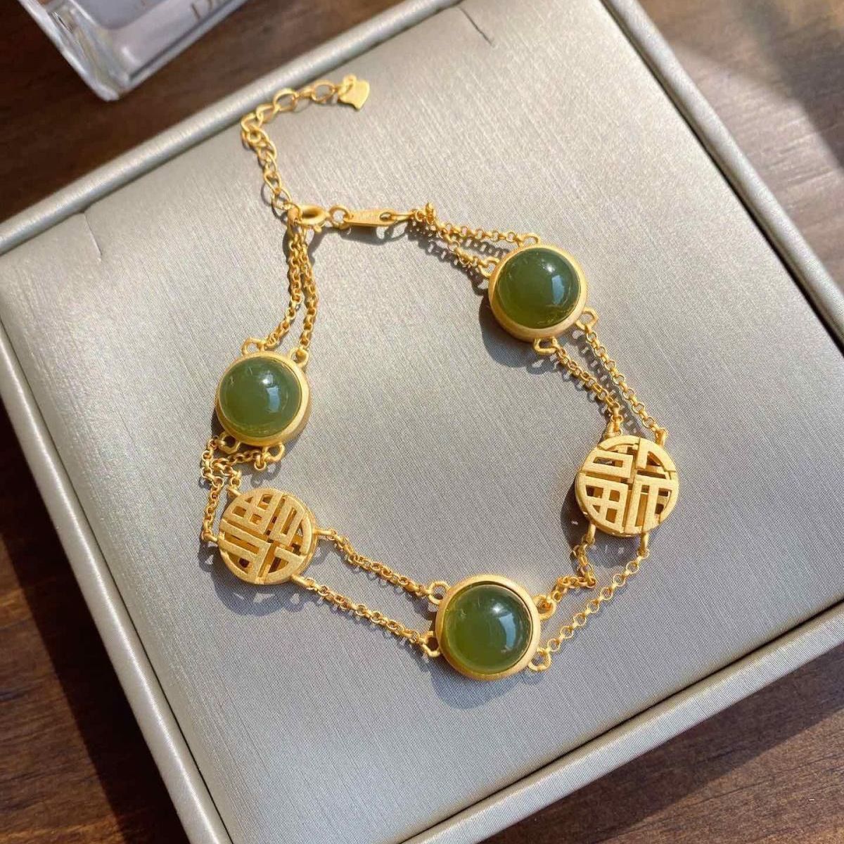 Charming Gold Bracelet for Any Occasion