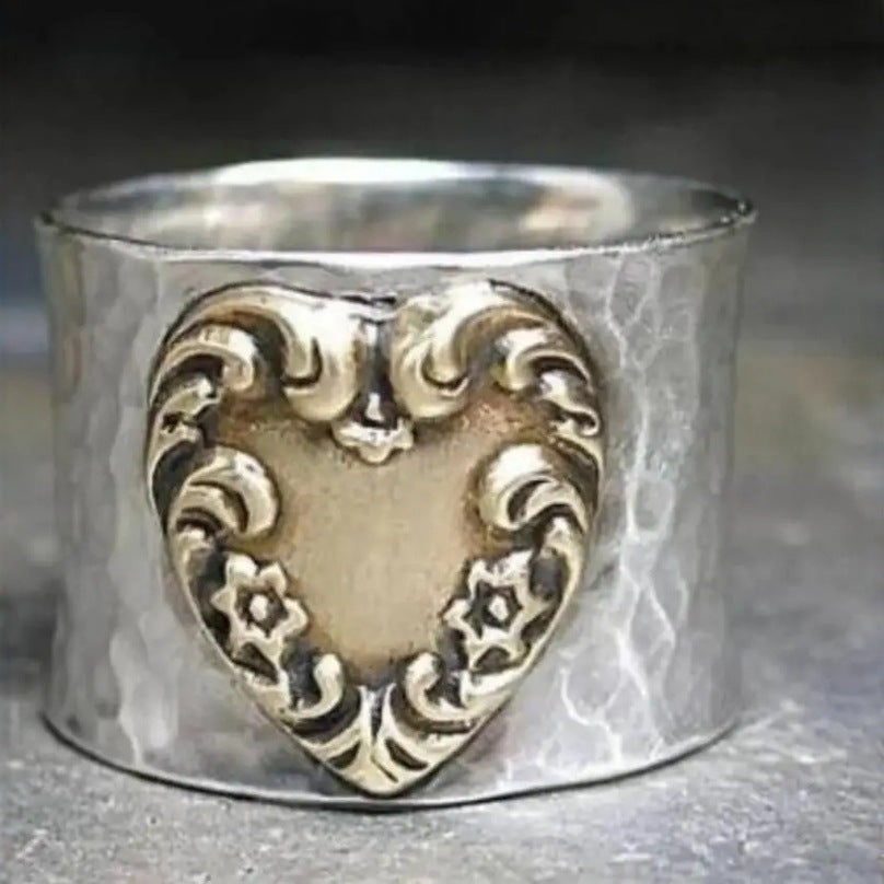 Classic Silver Ring with Timeless Appeal