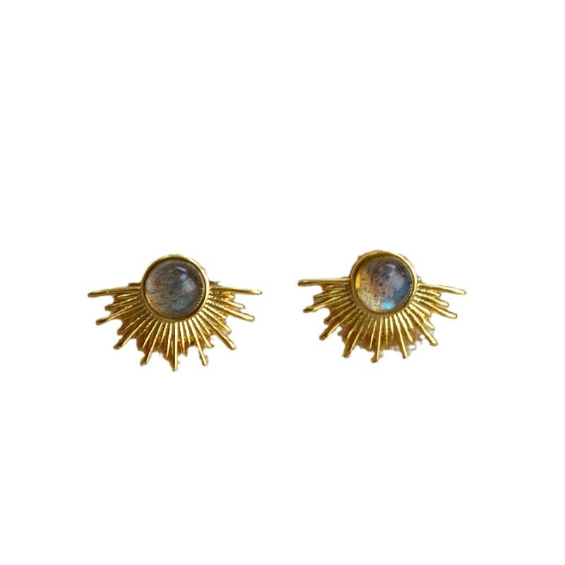 Charming Gold Earring for Any Occasion