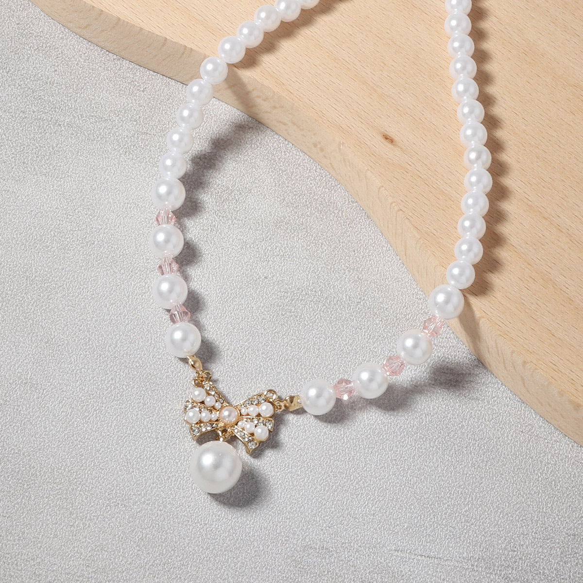 Charming Pearl Necklace for Any Occasion