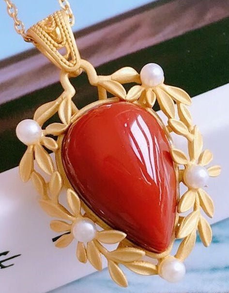 Romantic Silver Necklace for Special Moments