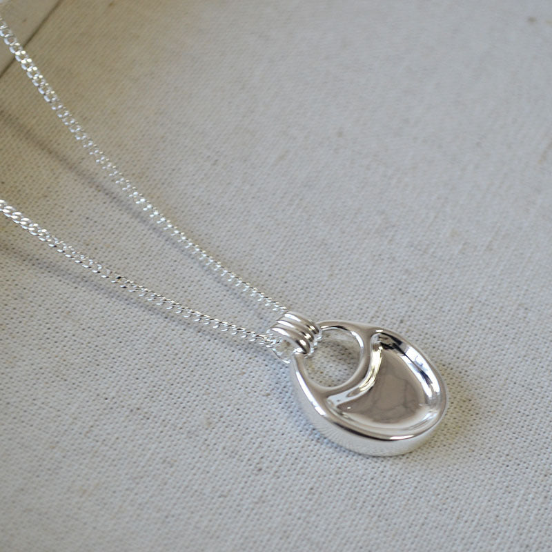 Classic Silver Necklace with Timeless Appeal