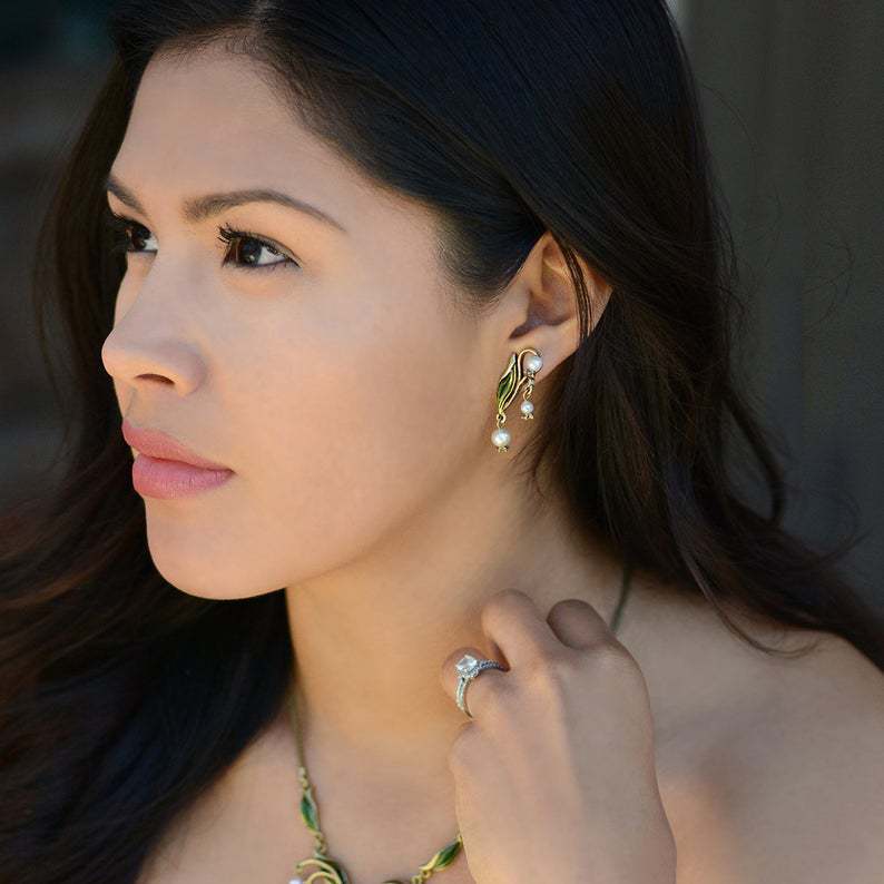 Romantic Pearl Earring for Special Moments