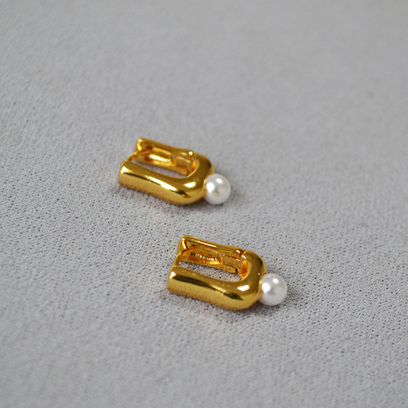 Charming Pearl Earring for Any Occasion