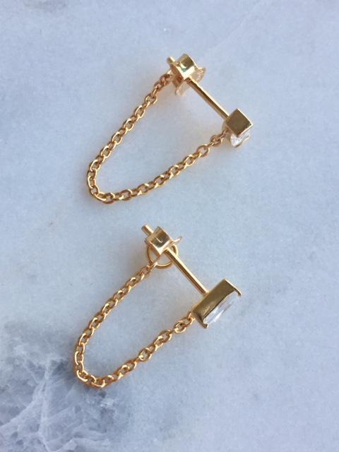 Romantic Gold Earring for Special Moments