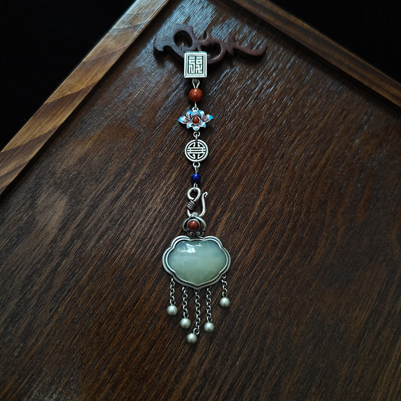 Charming Silver Pendant for Any Occasion