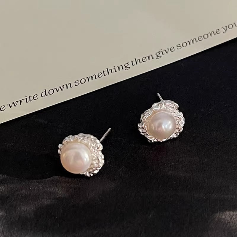Romantic Pearl Earring for Special Moments