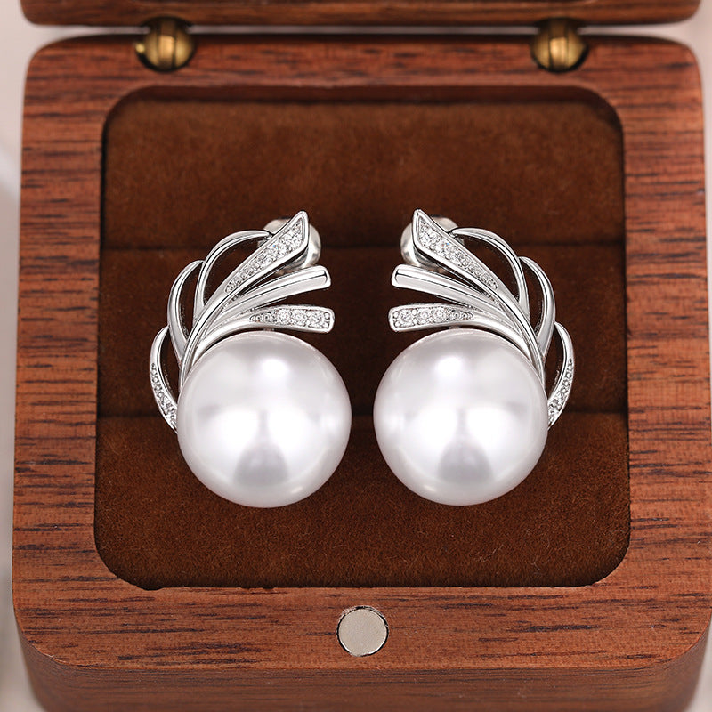 Romantic Pearl Earring for Special Moments