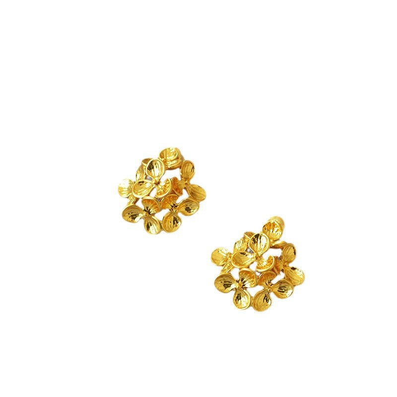 Classic Gold Earring with Timeless Appeal