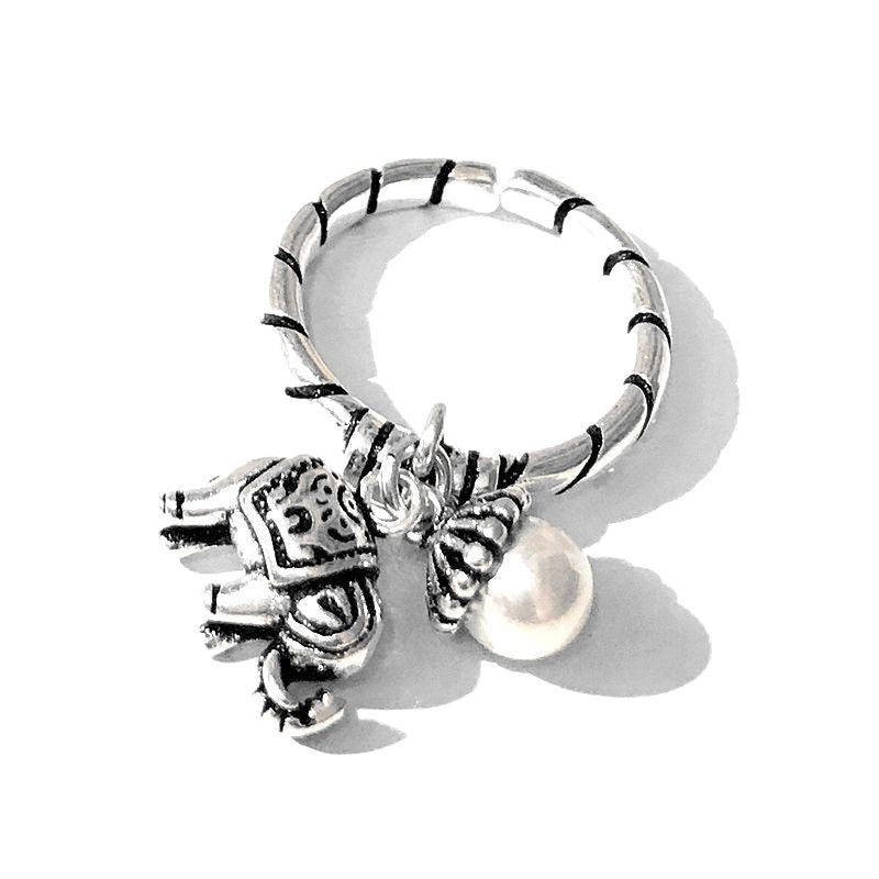 Classic Silver Ring with Timeless Appeal