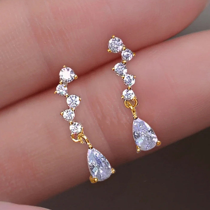 Classic Gold Earring with Timeless Appeal