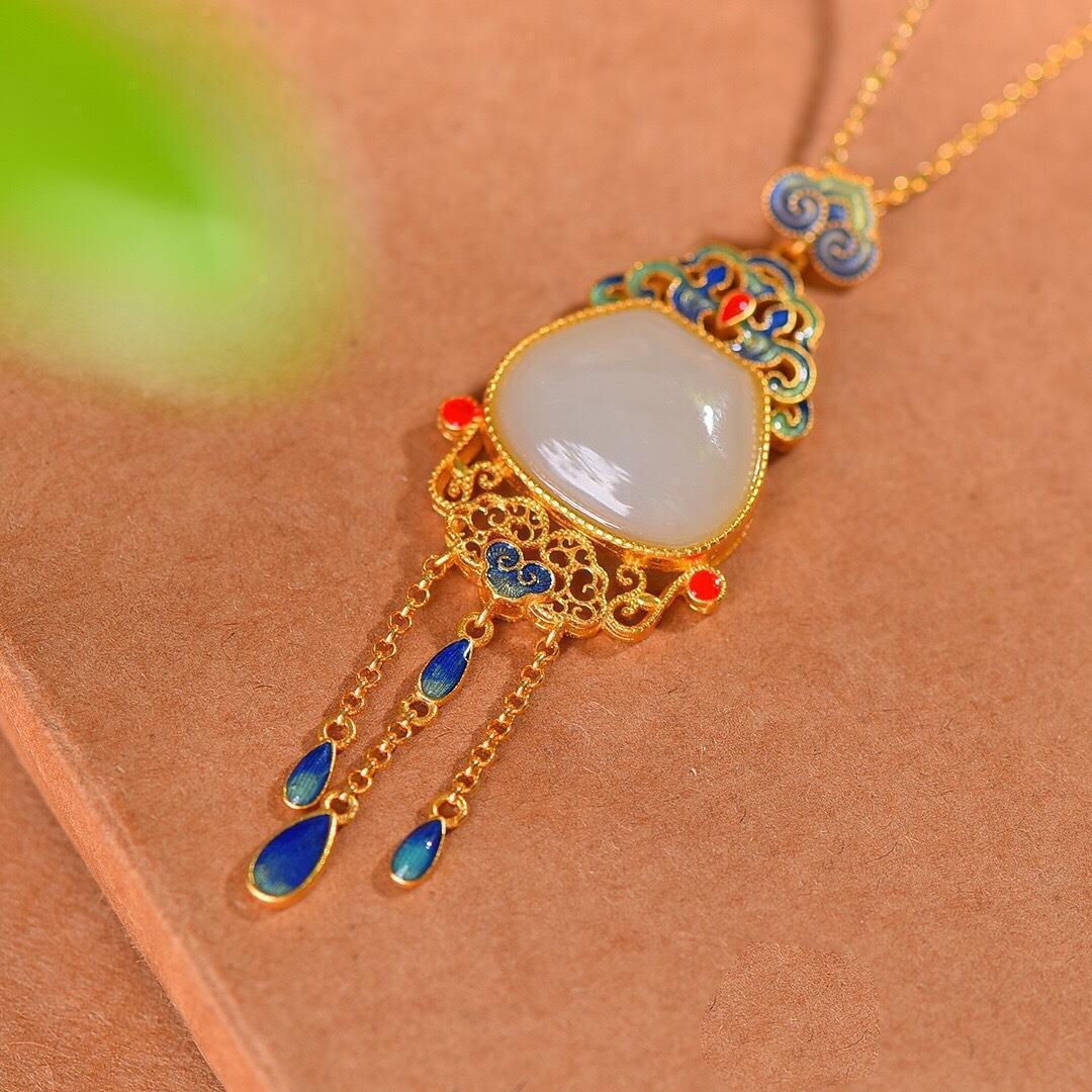 Elegant Gold Necklace for Every Occasion