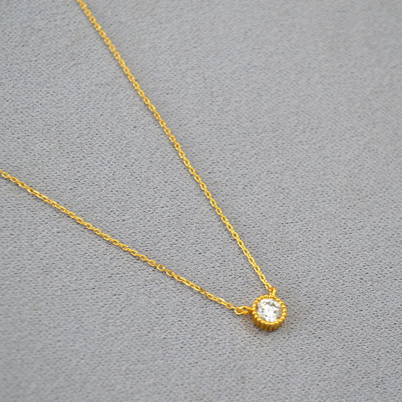 Romantic Gold Necklace for Special Moments
