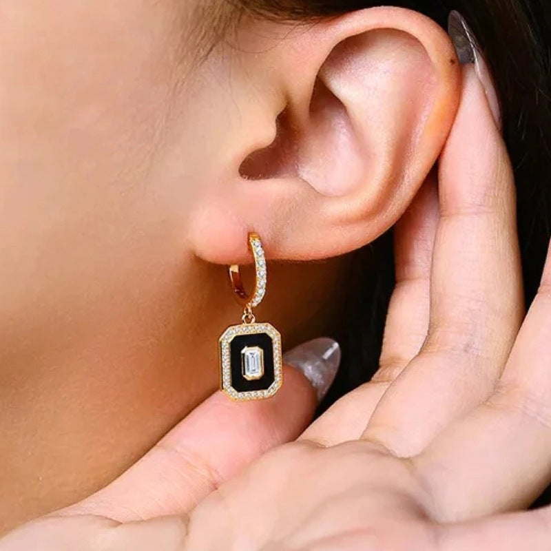 Charming Earring for Any Occasion