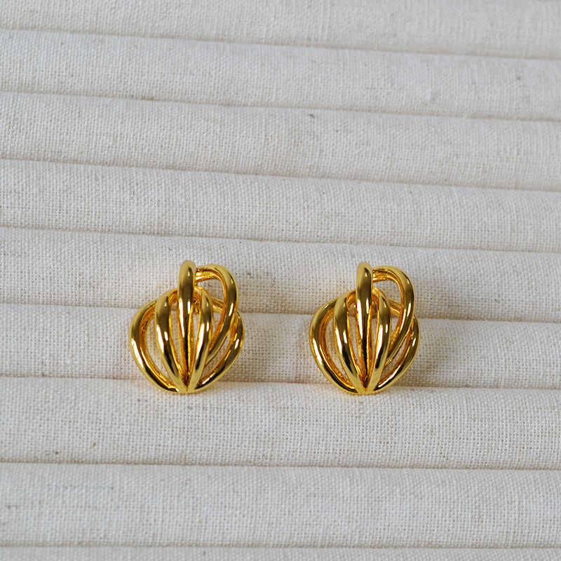 Charming Gold Earring for Any Occasion