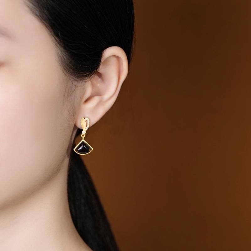 Beautiful Gold Earring with Unique Style