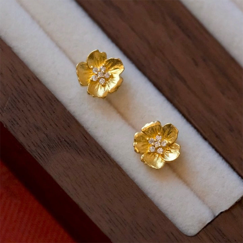 Classic Gold Earring with Timeless Appeal