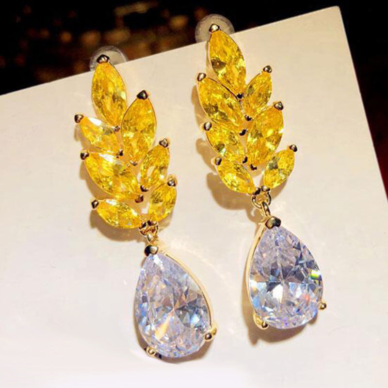 Classic Gold Earring with Timeless Appeal
