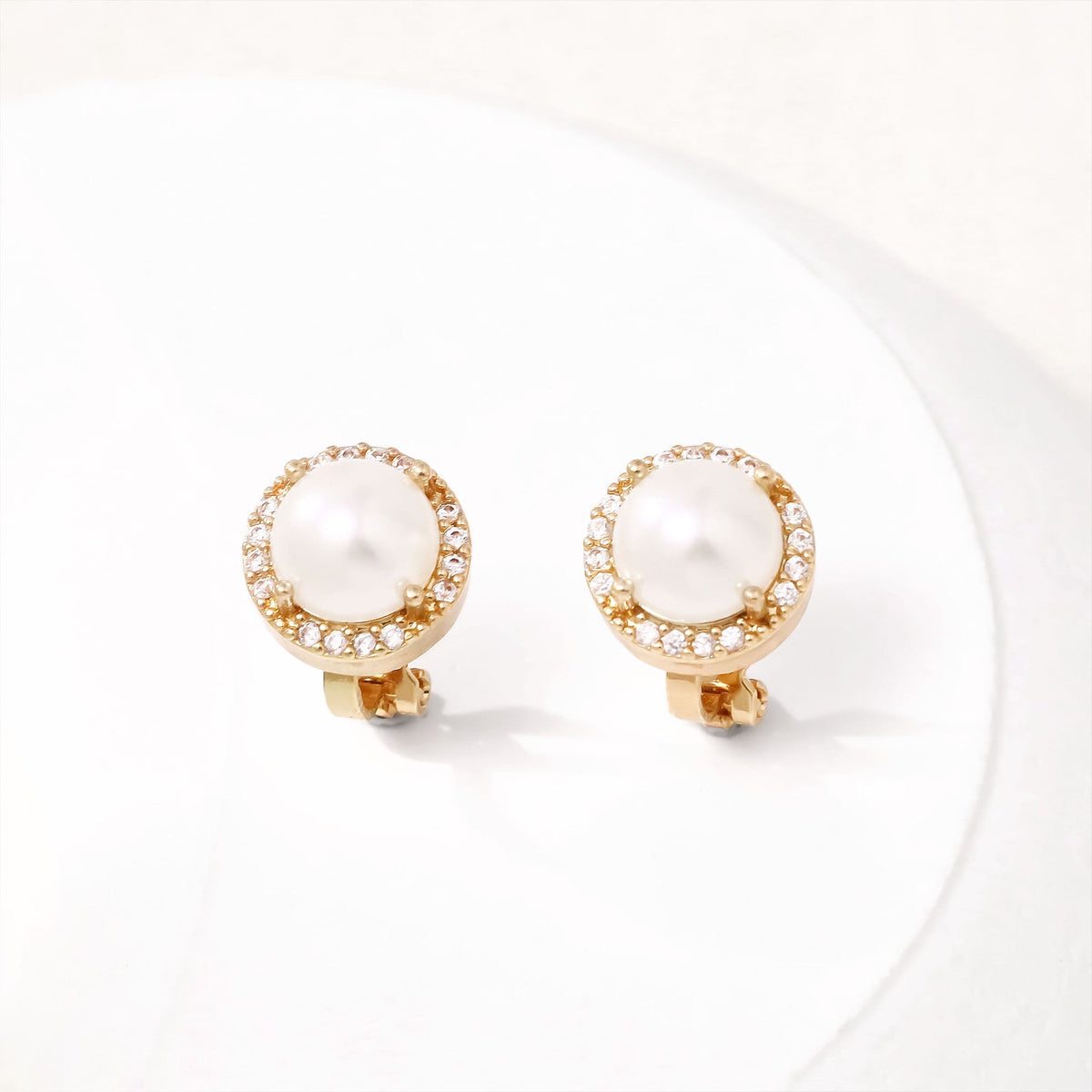 Romantic Pearl Earring for Special Moments