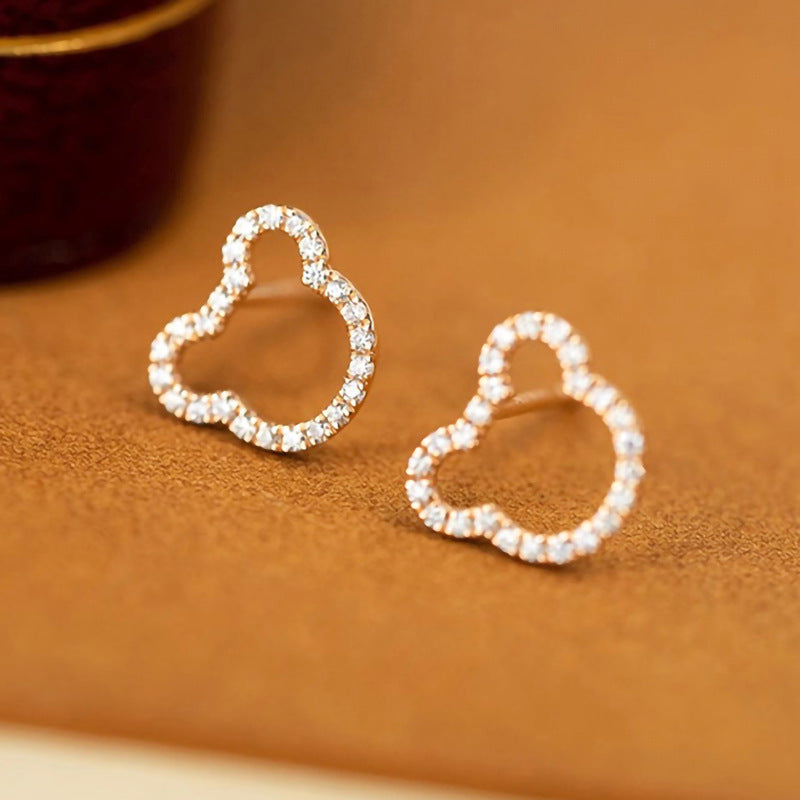 Charming Earring for Any Occasion