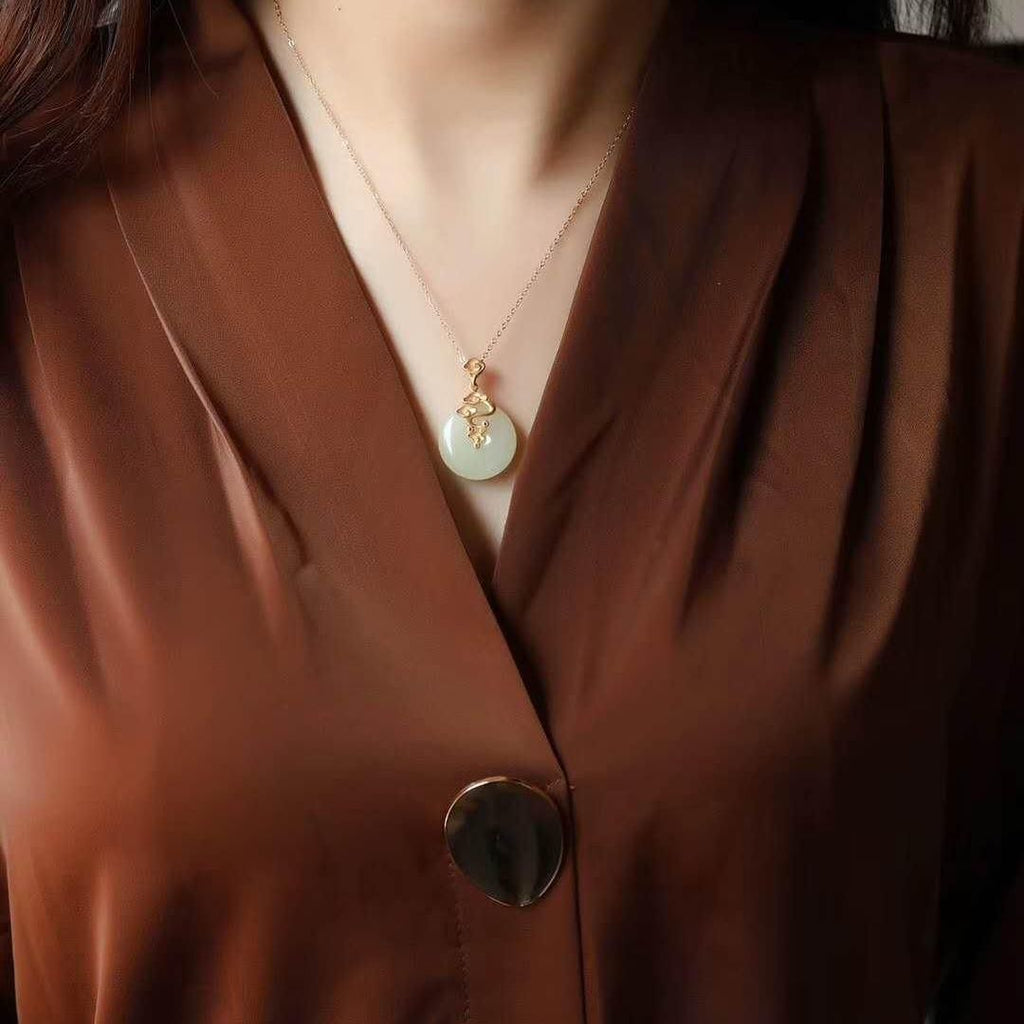 Elegant Gold Necklace for Every Occasion