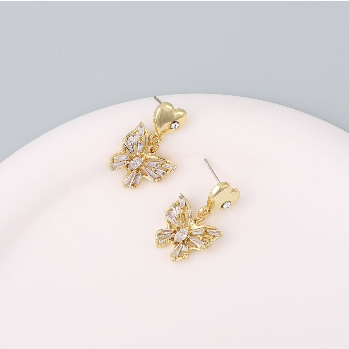 Charming Silver Earring for Any Occasion