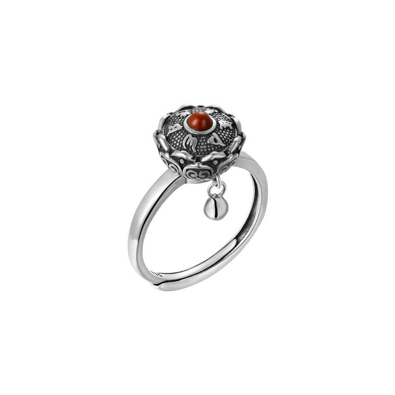 Classic Silver Ring with Timeless Appeal