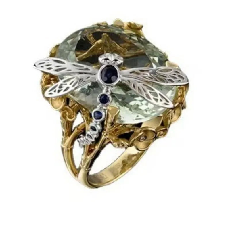 Classic Gold Ring with Timeless Appeal